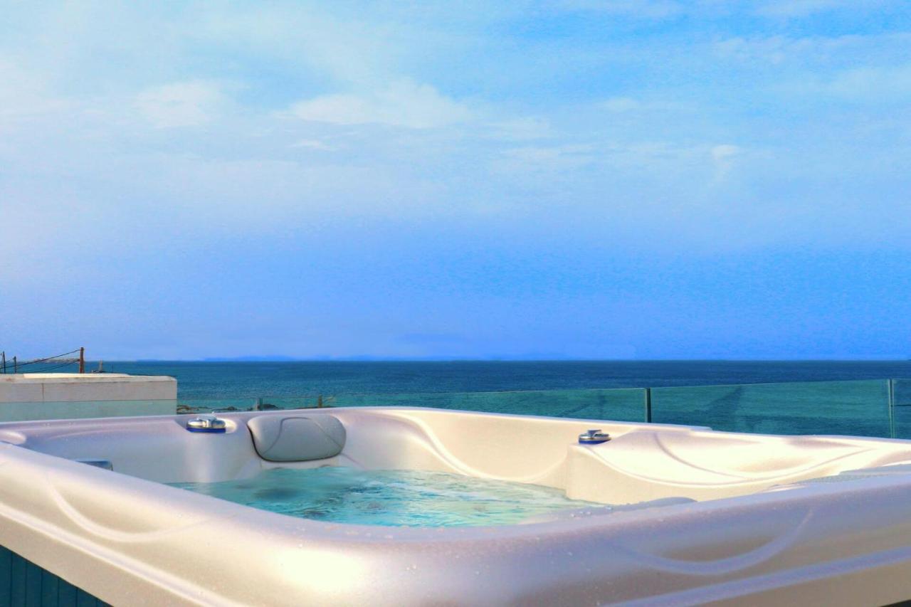Beach Apartment Thalia With Hot Tub And Sea View อาโยส โพรโกปิออส ภายนอก รูปภาพ